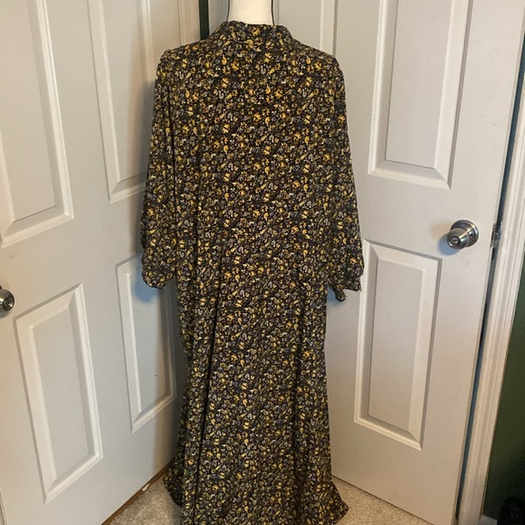 Beautiful dress! - Picture 5 of 6